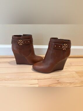 Tory Burch Elina Leather Wedge Ankle Booties Brown Size 7